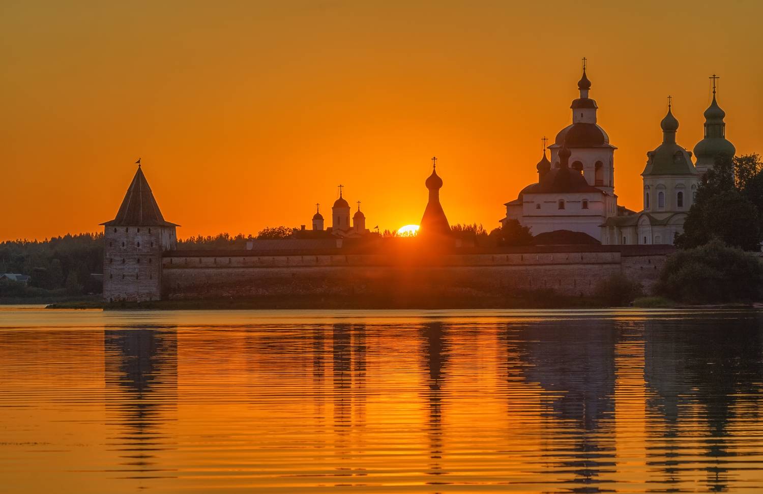 Россия, Кириллов, монастырь, Кирилло-Белозерский монастырь, закат, Лариса Дука