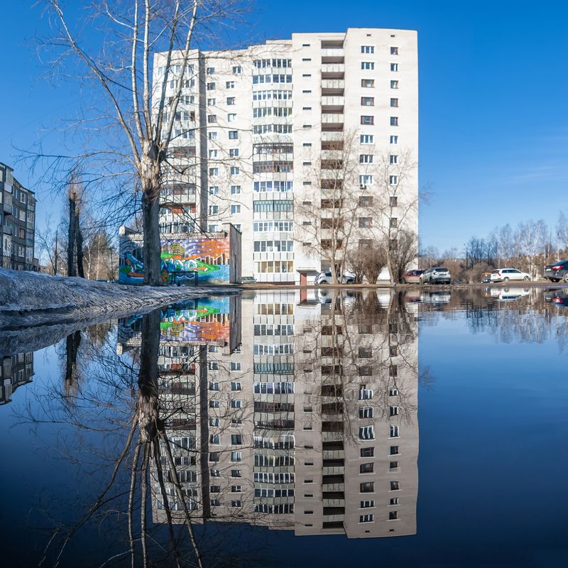 дом, лежа, отражение, город, здание, весна Весна в городке. фото превью