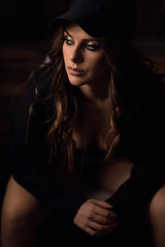 женский портрет, низкий ключ, студийная съемка, девушка, красивая девушка, Красивые лица, фотосессия в студии Татьяна фото превью