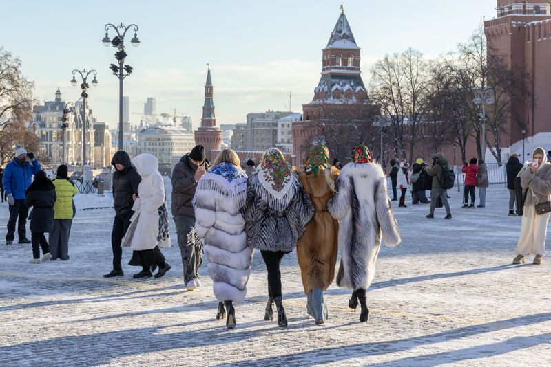 Девочки на прогулке. Русский стиль фото превью
