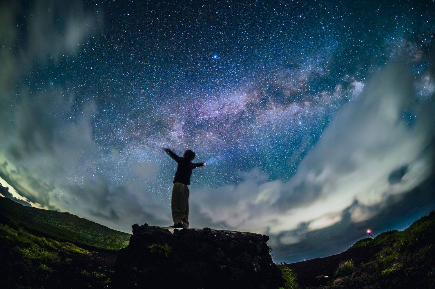 night photography, astrophotography, night sky, stars, starry sky, milky way, galaxy, long exposure, dark sky, stargazing, astronomy, celestial, cosmos, universe, deep sky, nightscape, sky, space, low light, wide angle, landscape photography, nature photo, Uesan Aliace