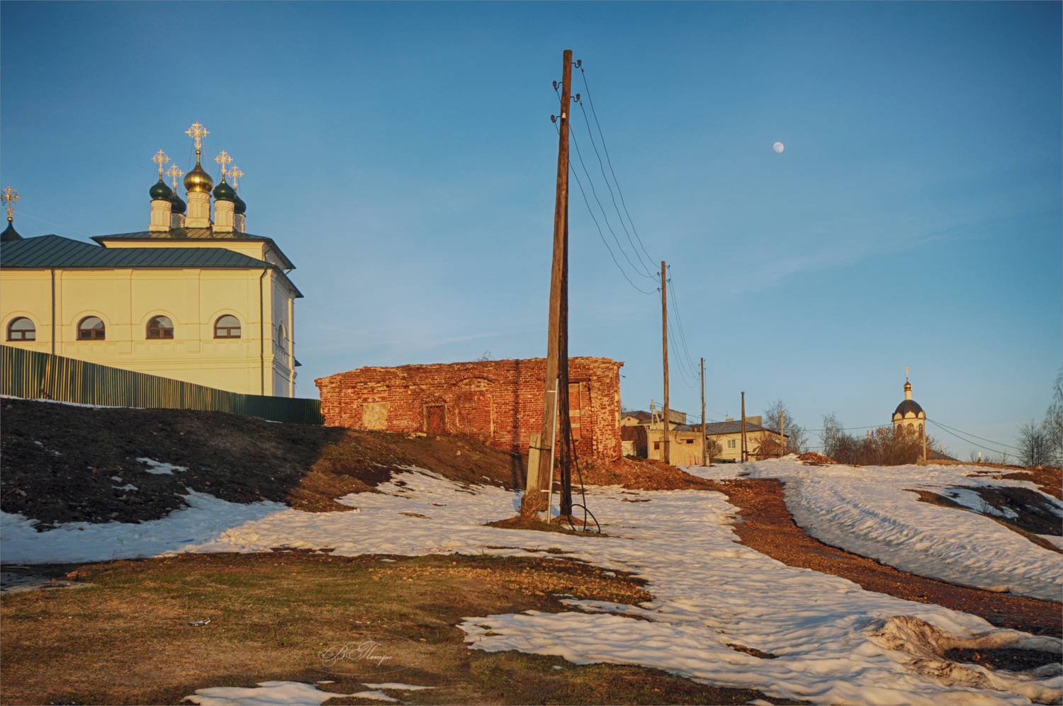церковь, дорога, часовня, столбы, Вера Петри