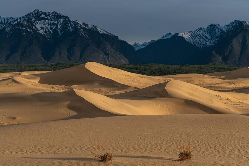 чарские пески, пустыня, горы, кодар, дюны, закат, desert, mountains, kodar, dunes, sand, sunset  фото превью