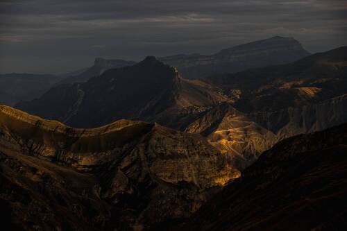 Закат в горной местности