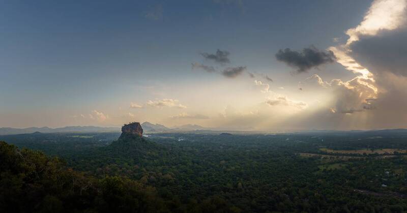 Панорама с видом на величественную Сигирию фото превью