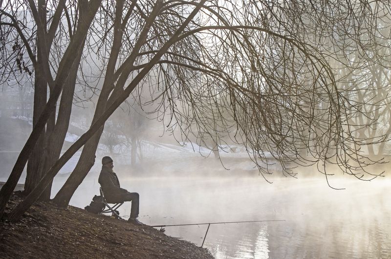 киров, парк им.кирова, пруд, рассвет, утро, туман, весна, рыбак На пруду фото превью