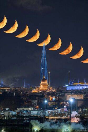 Луна над городом