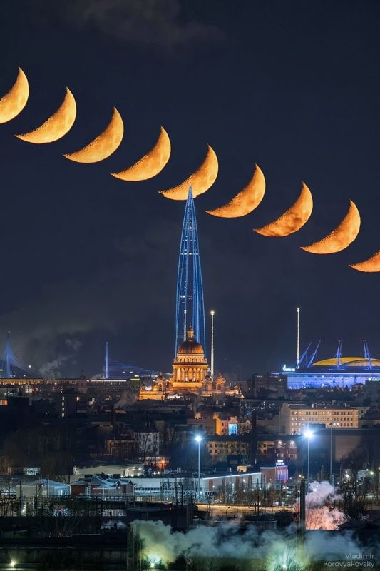 лахтацентр Луна над городом фото превью