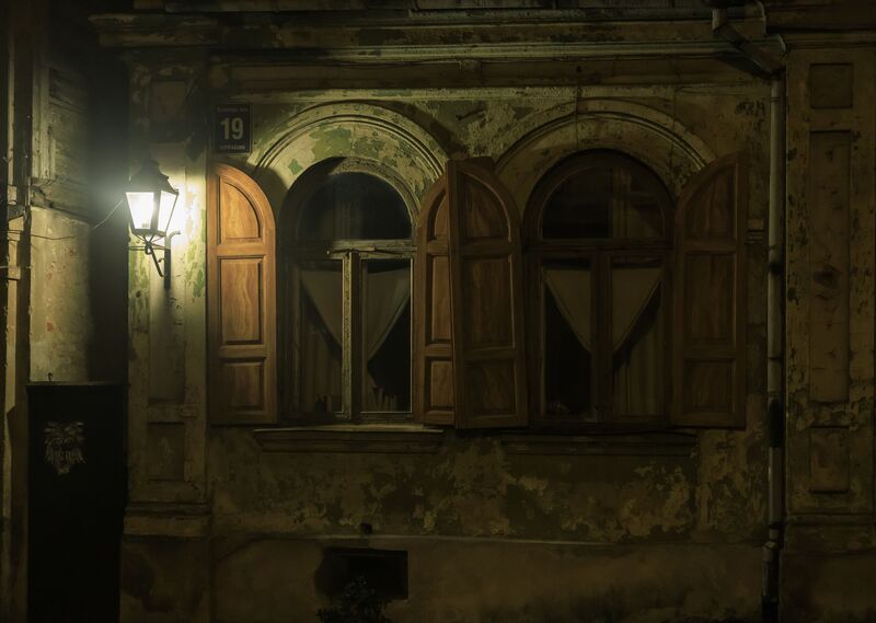 arhitektūra, logi, nakts, tumsa Vecuma šarms фото превью