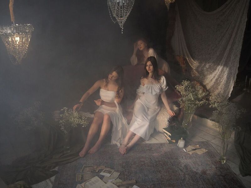 девушки, прекрасные, изящные, студийная съёмка 3 грации фото превью