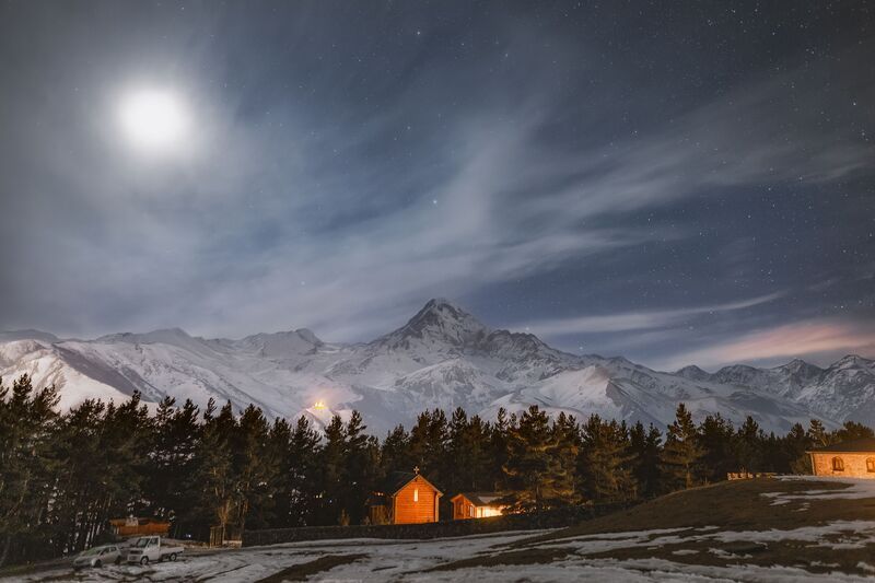 ночь, астрофотография, ночной пейзаж, звезды, горы, зима, грузия Лунная ночь с видом на Казбек фото превью