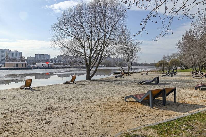 Апрель на городском пруду фото превью