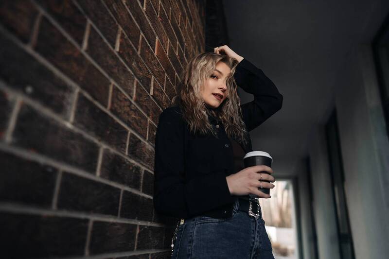 девушка, город, прогулка, портрет, чб Александра фото превью