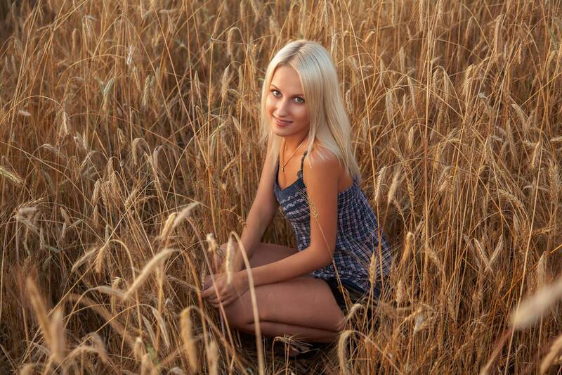 Портрет в поле фото превью