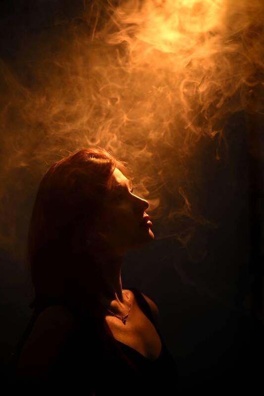 студийный портрет, студийная съемка, женский портрет, портрет девушки, постановочная съемка, девушка в платье, студия, цветной свет, color light, rgb light, rgb, портретная съемка, портрет, studio portrait, studio photography, female portrait Colors фото превью