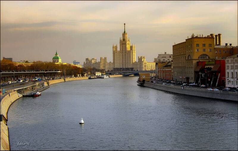 город, москва, москва река высотка на Котельнической набережной фото превью