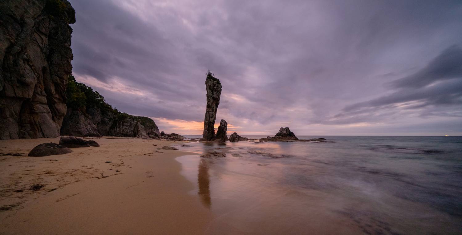 Россия, Приморский край, Лазовский заповедник, бухта Тачингоуза, кекур Самурай, рассвет, Гаврилов Юрий