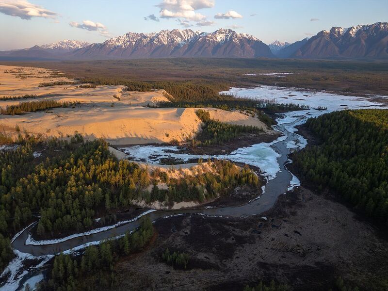 чарские пески, пустыня, песок, река, снег, горы, лед, тайга, лес Контрасты Чарской пустыни фото превью
