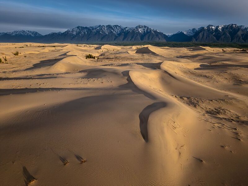чарские пески, пустыня, песок, горы, барханы, рассвет, закат, тени Волны Чарской пустыни фото превью