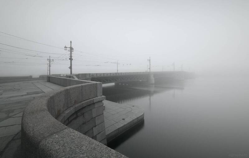санкт-петербург, спб, река нева, дворцовый мост, туман, ледоход Туманный Петербург в невский ледоход - Дворцовый мост фото превью