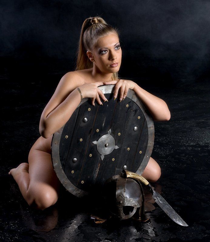 девушка,тело,вода,свет,мечь.  фото превью