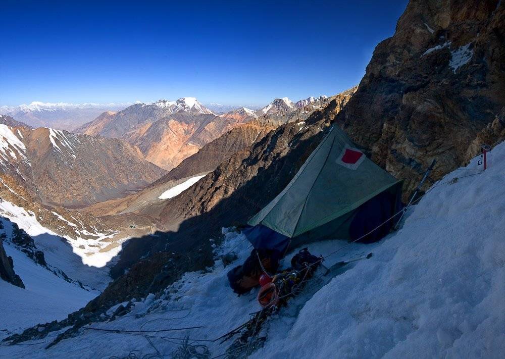 памир 2009, поход,  так и жили, 5800м, Андрей Chogori Громов