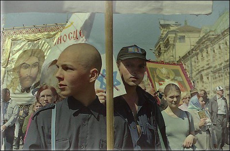 скины, хоругвеносцы, 9мая, демонстрация, митинг, репортаж, скинхеды Скины и хоругвеносцы фото превью