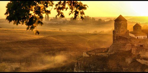 Окутана веками