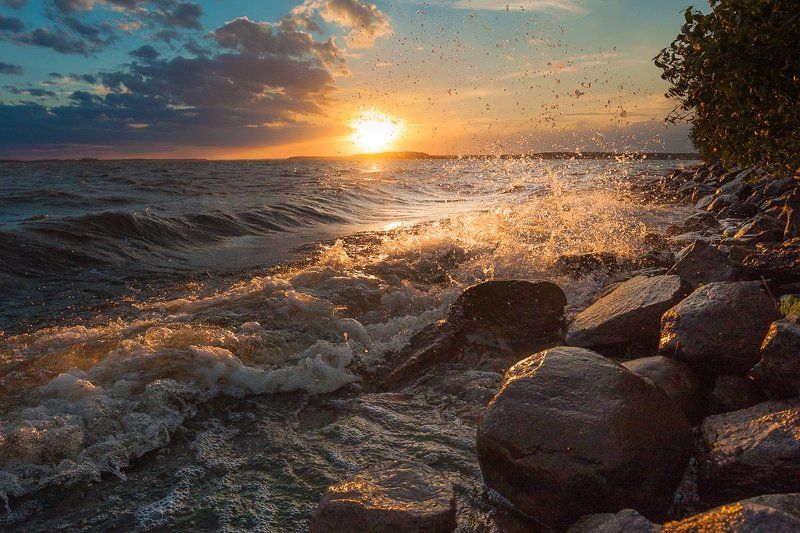 фото, Дубна, россия, пейзаж, Иваньковское водохранилище, волны, солнце закат Янтарные гребни фото превью