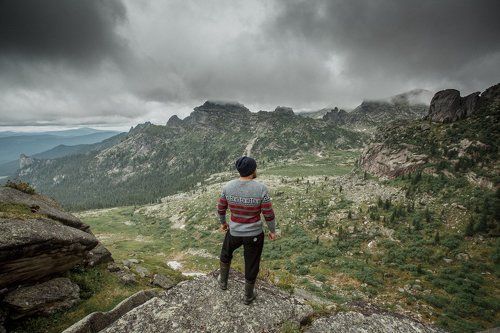 Среди гор и облаков