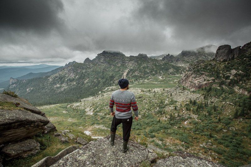 Горы, Дикая природа, Ергаки, Красиво, Лето, Пейзаж, Природа, Россия, Саяны, Сибирь, Скалы, Человек Среди гор и облаков фото превью