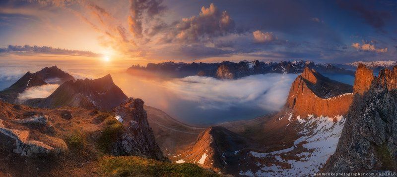 Норвегия. Остров Сенья. Панорама с горы Husfjellet на фьорд Steinfjorden и Зубы дьявола