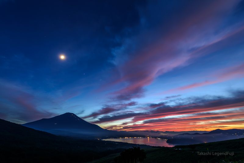 Fuji,mountain,Japan,cloud,sunset,night,red,blue,lake,moon,luna, Sunset as Aurora фото превью