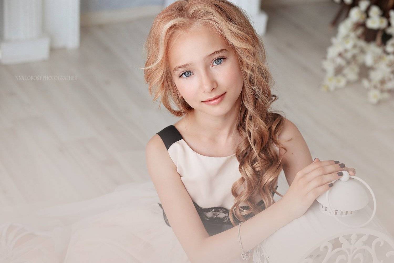 , Анна Локост