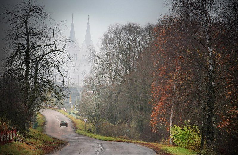 костел, дорога, автомобиль, деревья Костел Божьего Провидения фото превью