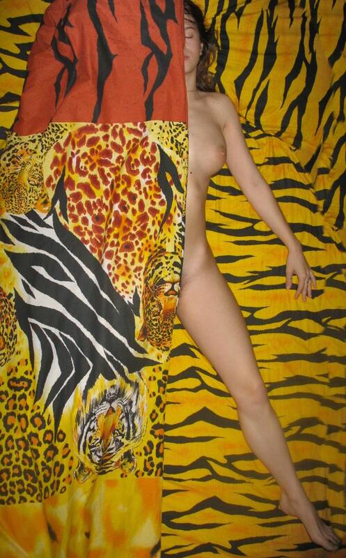 Under cover фото превью