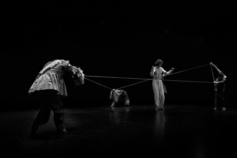 Держать, Выжить, Сломаться, Быть, Исчезнуть, Чувства Дрожь фото превью