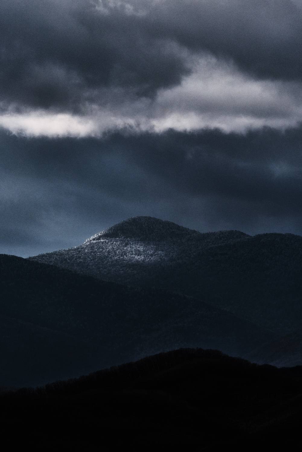 пейзаж, мрачный пейзаж, пейзажный фотограф находка, фотограф находка, фотограф олег мороз, 2026 год, пейзажная фотография, мрачная эстетика, canon, canon r5 mark 2, Мороз Олег