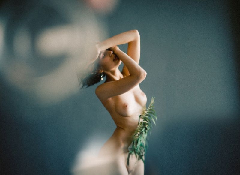 art, nude, sensual, sensuality, sex, sexy, sexuality, model, young, nsfw, 18+, naked, female, erotic, studio, photoshoot, girl, woman, body, curves, color * * * фото превью