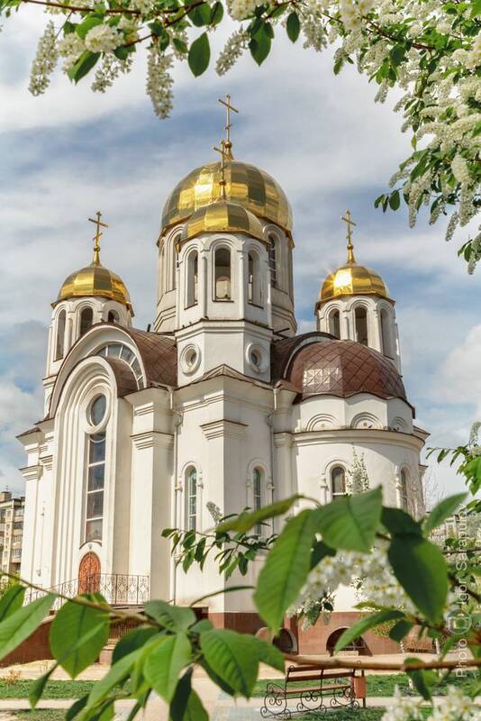 церковь, цветение, храм, городской пейзаж, весна, белгород, архитектура, kwanon photo, апрель Храм Почаевской иконы Божией Матери в Белгороде фото превью