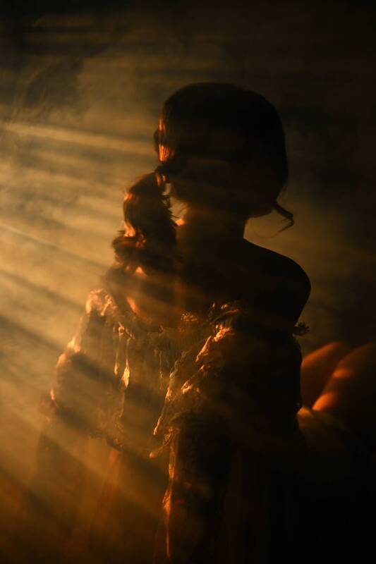 студийный портрет, студийная съемка, женский портрет, портрет девушки, постановочная съемка, девушка в платье, студия, цветной свет, color light, портретная съемка, портрет, studio portrait, studio photography, female portrait Light фото превью