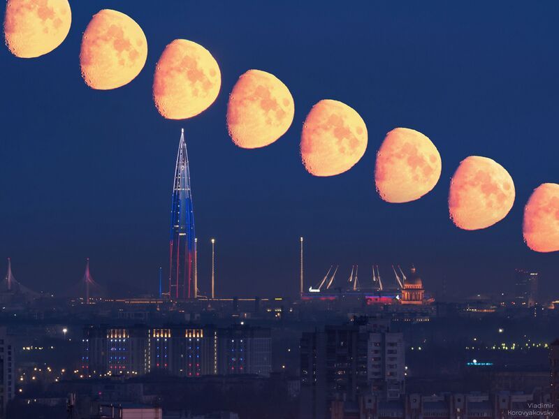 Луна над городом фото превью