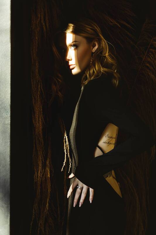 woman, portrait, fashion Let the light find you фото превью