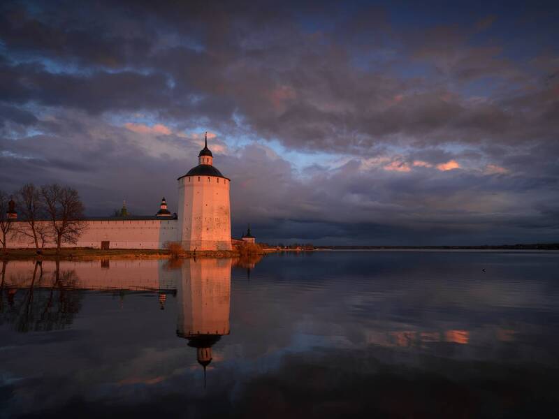 Красная башня фото превью