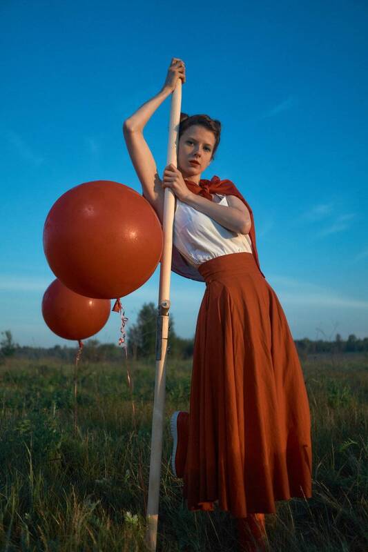 conceptual, surrealism, art photography, red balloons, female portrait, red skirt, portrait photographer Mowing red balloons фото превью