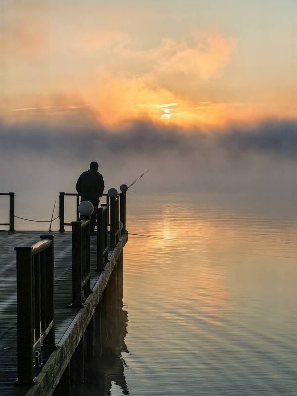 рыбалка, fishing, водоем, озеро, мобильноефото, mobilephoto, lake, утро, туман, безобработки, октябрь, лодка, рассвет, пейзаж, минимализм Утренний туман Суходольского озера. фото превью