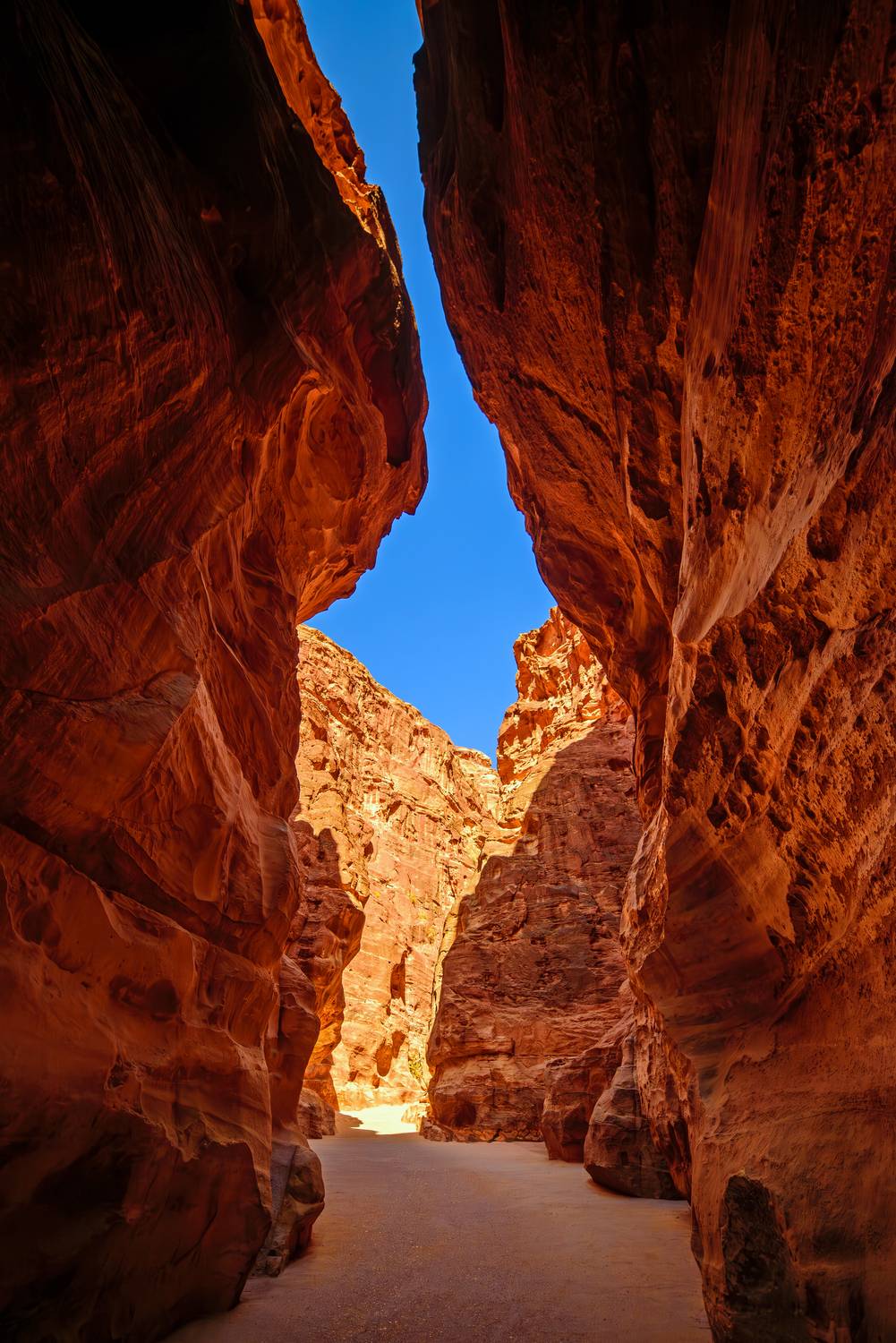 эль-сик, сик, индиана джонс, петра, иордания, достопримечательность, туризм, тур, поездка, ущелье, каньон, последний крестовый поход, небо, оранжевый, фон, синий, голубой, дорога, скальный, скалы, древний, Сытилин Павел