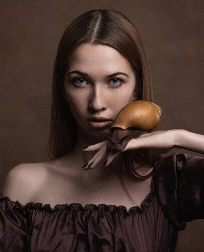 The girl with the snail 