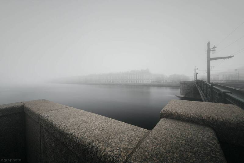 санкт-петербург, спб, дворцовый мост, эрмитаж, зимний дворец, река нева, туман Туманный Петербург в невский ледоход - у гранита Дворцового моста фото превью