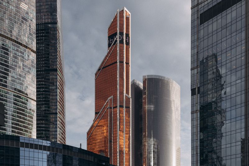 Среди стекла и метала  фото превью